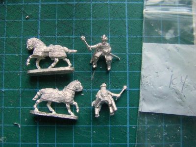 Khurasanian/Ghilman/Ghaznavid
Khurasanian/Ghilman/Ghaznavid Emir or Commander, gesturing with mace, armoured horses (x 3)
Keywords: khurasanian dailami, ghaznavid, abbasid