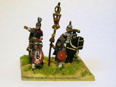 Roman General
Pointing mounted figure from Essex, Standard Bearer from Donnington, other infantry from Magister Militum, other cavalryman from MM as well
Keywords: EIR LIR