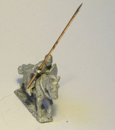 Man at Arms (mounted)
New casting from [url=http://www.donnington-mins.co.uk/]Donnington[/url], to be released at Salue 2009. These have a different sculptor to the "old" Donnington figures and will be sold under a different brand. This figure is from the 100YW range and features the cast-on vamplate which has been drilled through to take a wire lance.
Keywords: barded 100YW