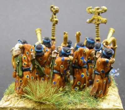 Apple Bearers in Ceremonial Dress
The front ranks are the Command pack of Immortals in Ceremonial dress, with a few archers shoehorned in behind them
