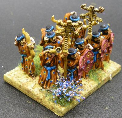 Apple Bearers in Ceremonial Dress
The front ranks are the Command pack of Immortals in Ceremonial dress, with a few archers shoehorned in behind them
