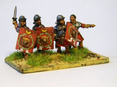 Early Imperial Roman Legionaries in segmented armour
EIR Legionaries from [url=http://www.rebelminis.com/]Rebel Miniatures[/url], based as legionary lanciarii
Keywords: EIR