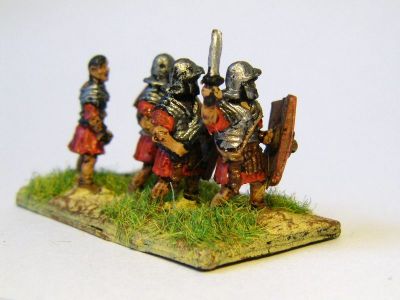 Early Imperial Roman Legionaries in segmented armour
EIR Legionaries from [url=http://www.rebelminis.com/]Rebel Miniatures[/url]
Keywords: EIR