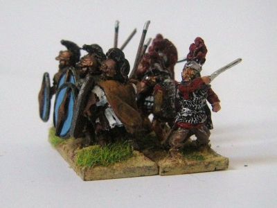 Comparing Testudo figures with Xyston 
Testudo Romans/Gauls (all painted as Romans) next to other manufacturers stuff (Xyston Roman-range Theurophoroi - these are some of Xystons biggest figures I think?)
Keywords: LRR Gallic ancbritish