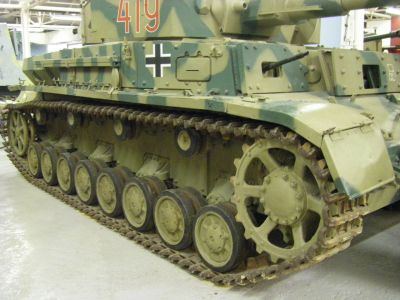 Pz IV 
Road wheels are not cammo
