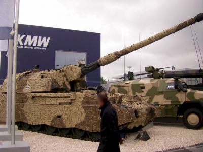 KMW Panzerhaubitze 2000
a German 155 mm self-propelled howitzer developed by Krauss-Maffei Wegmann (KMW) and Rheinmetall for the German Army. The PzH 2000 is one of the most powerful conventional artillery systems currently deployed. This one is appears to be wearing a tent
