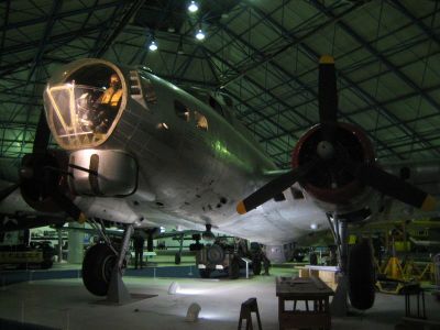 B17 (?)
Photos from RAF Museum Hendon, London.
Keywords:  Hendon