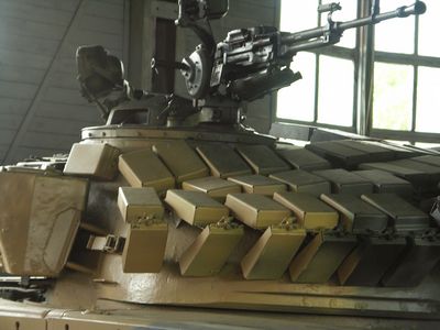 Reactive armour on T80
