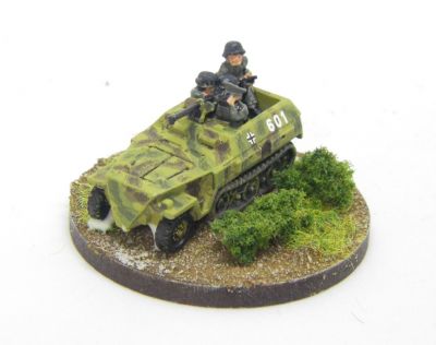 Red 3 Sdkfz 250/11 with 28mm cannon
The crewman perched at the back is a separate Arrowhead tank rider
