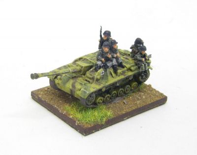 Pendraken StuG with long barrel, 
Arrowhead German tank riders added. StuG originally had short "infantry support" barrel but I lost it when stripping it down for a repaint!
