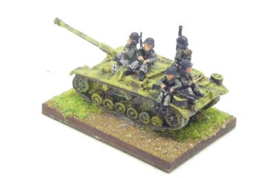 Pendraken StuG with long barrel, 
Arrowhead German tank riders added. StuG originally had short "infantry support" barrel but I lost it when stripping it down for a repaint!
