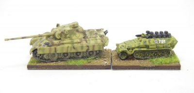 Takara Panther & Red 3 Hanomag 251 
