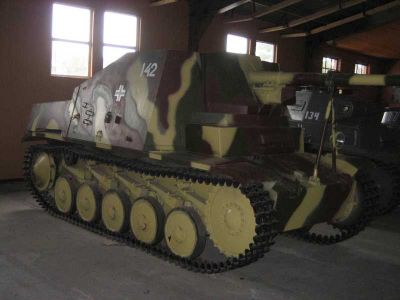 Sd Kfz 124
Wespe, SP 10.5cm gun, on PzII chassis
