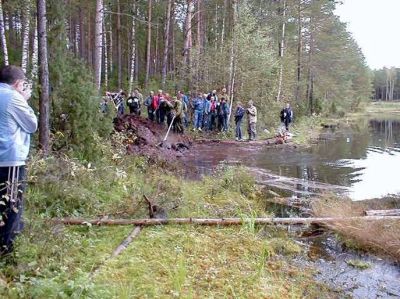 T34/76A recovered from an Estonian lake
T34/76A in German markings recovered (alledgedly in working order) from an Estonnian lake. Follow [url=http://www.englishrussia.com/?p=299]this link[/url] for the full story 
Keywords:  Russian German